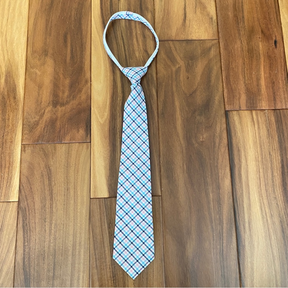 Like new, Boys easily adjustable zipper tie by Hartstrings